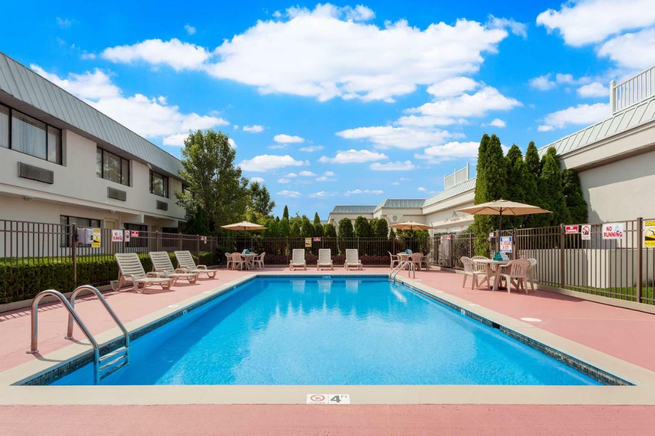 לייקווד Best Western Leisure Inn מראה חיצוני תמונה